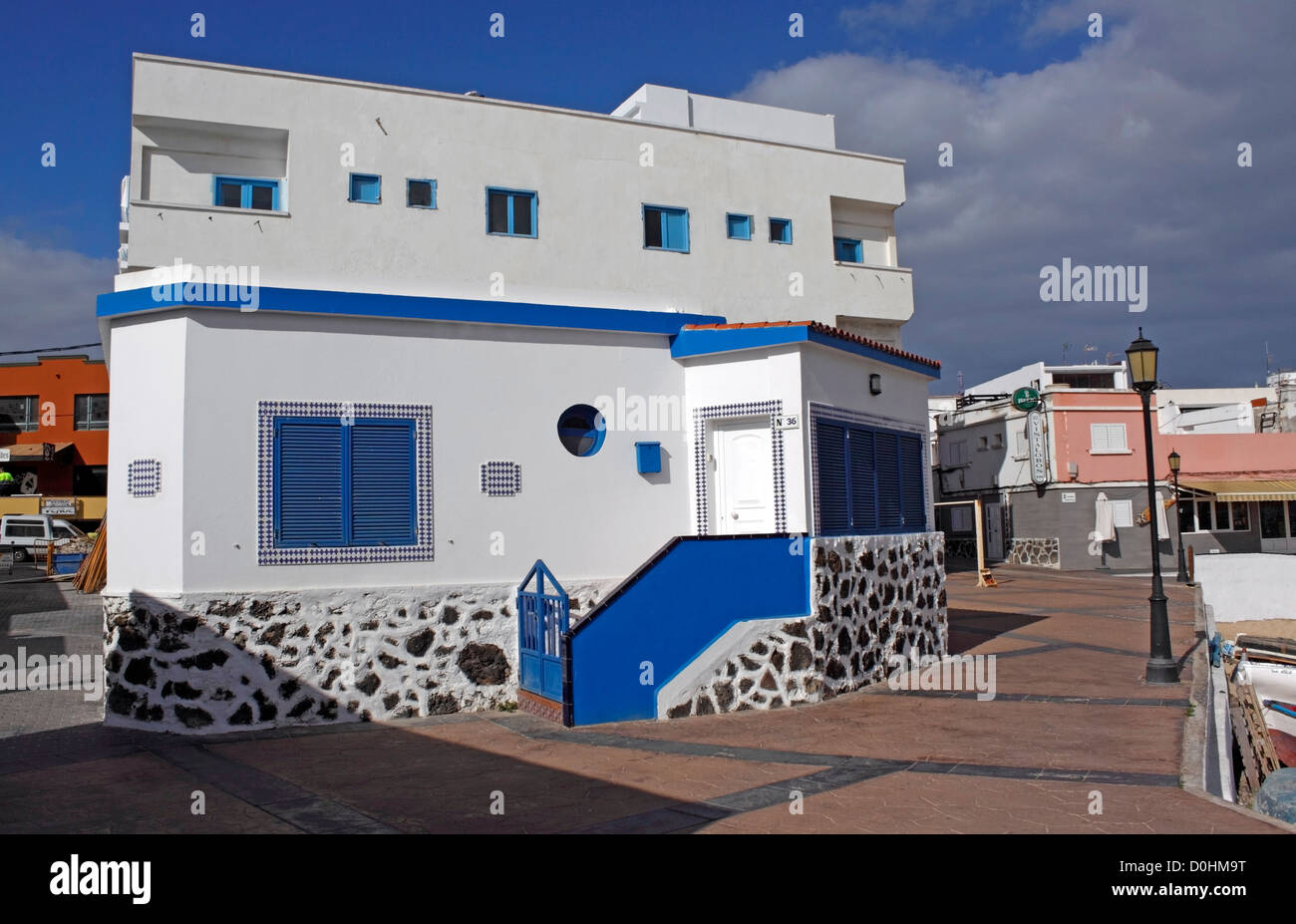 Un canario tradizionale casa sorge sul lungomare di Corralejo. FUERTEVENTURA ISOLE CANARIE. Foto Stock