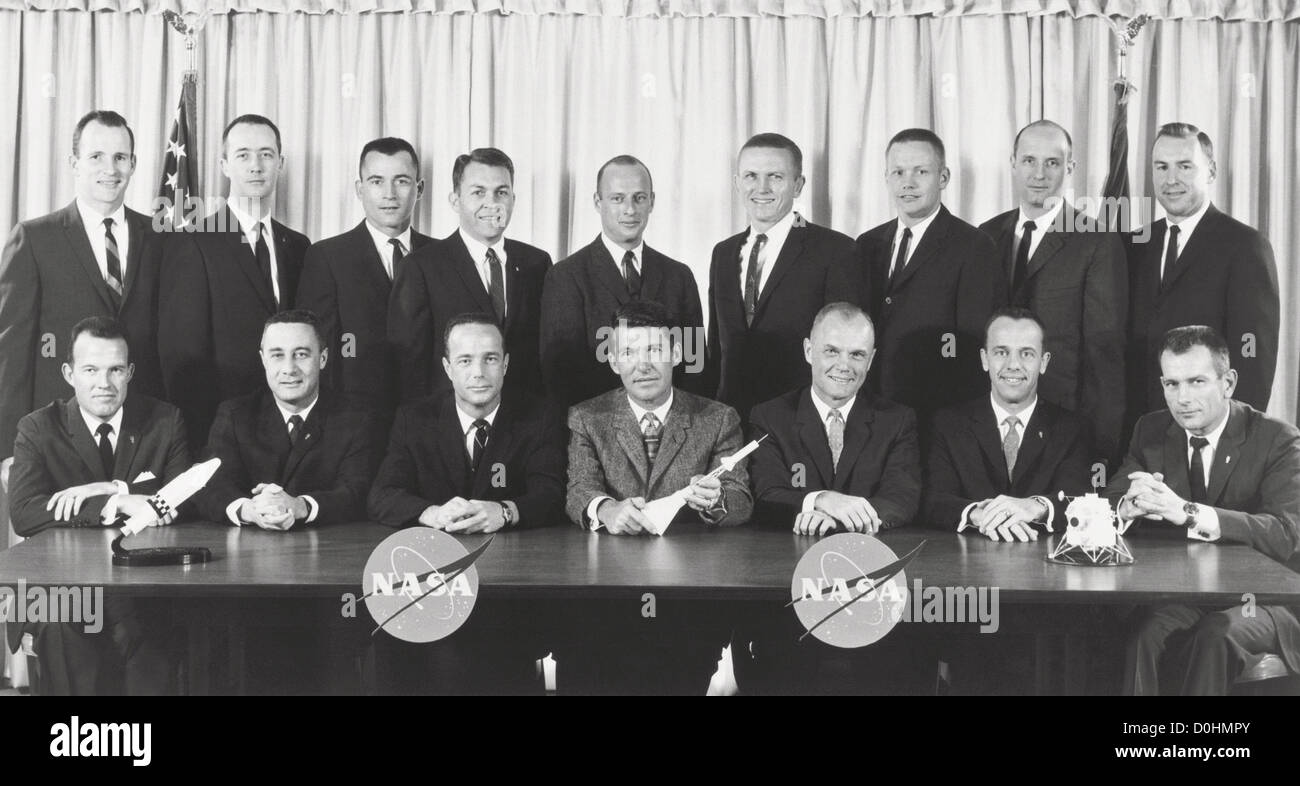 Astronauta i gruppi 1 e 2. L'originale di mercurio sette astronauti scelti dalla NASA ad aprile 1959, sono seduti da sinistra a destra): L. G Foto Stock