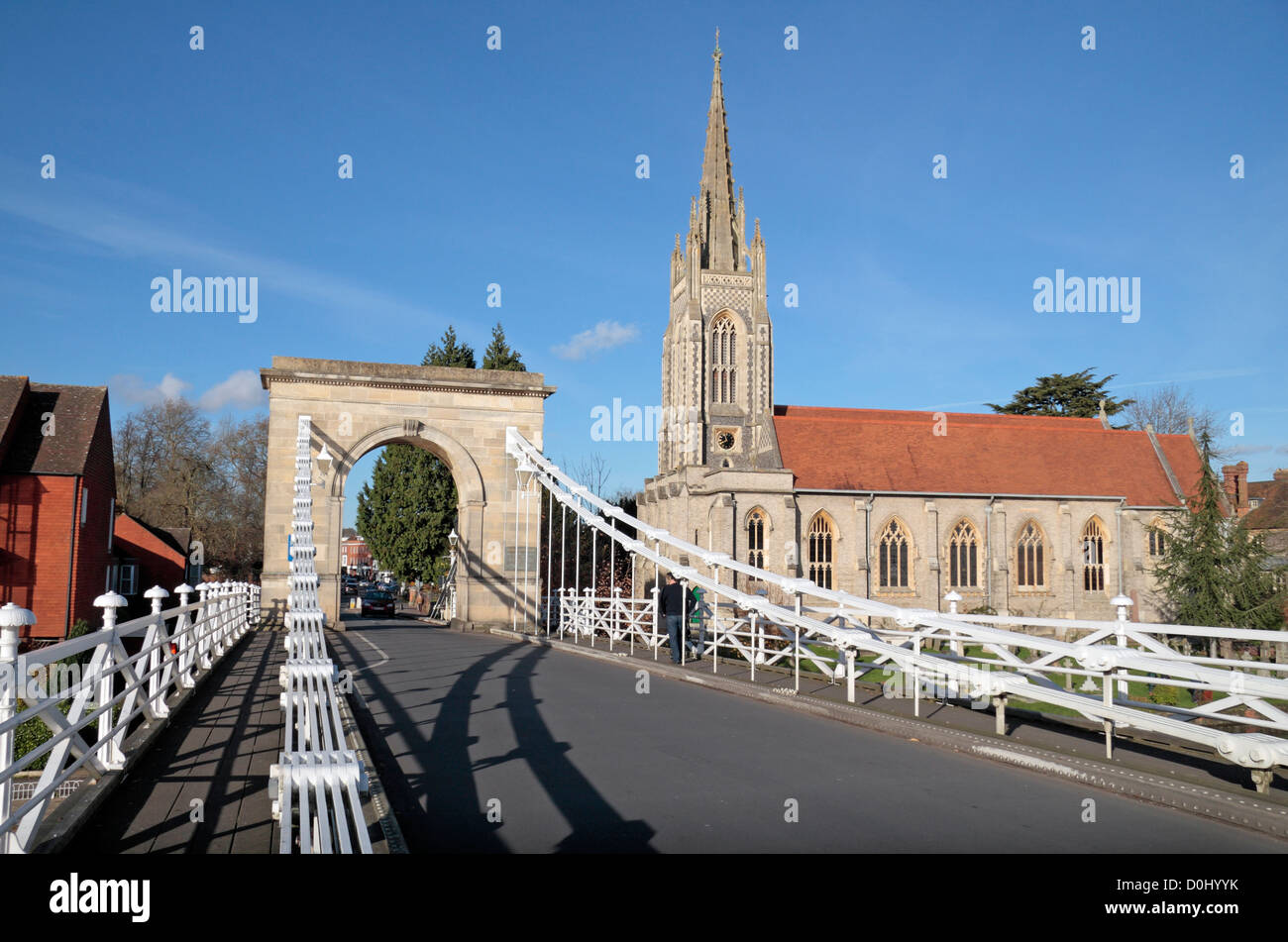 Marlow Bridge e tutti i Santi Chiesa Parrocchiale a Marlow, Buckinghamshire, UK. Foto Stock