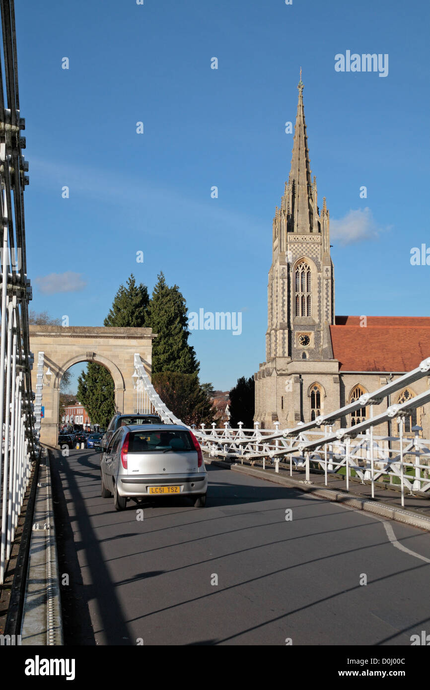 Marlow Bridge e tutti i Santi Chiesa Parrocchiale a Marlow, Buckinghamshire, UK. Foto Stock