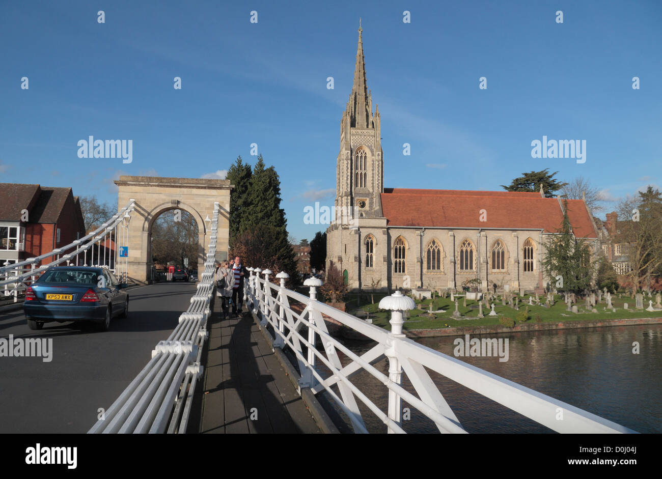 Marlow Bridge e tutti i Santi Chiesa Parrocchiale a Marlow, Buckinghamshire, UK. Foto Stock