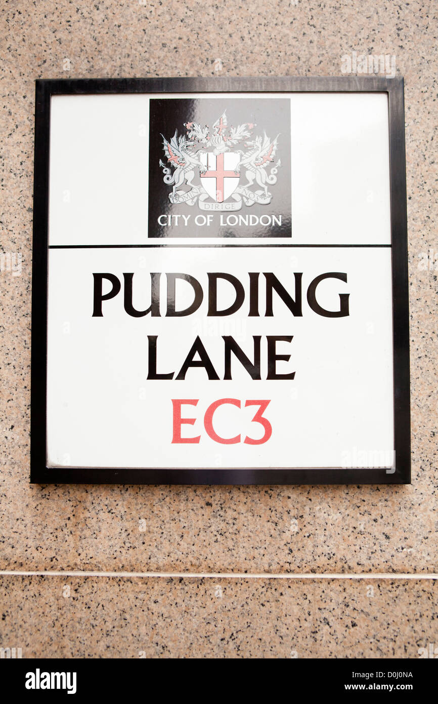 Un tradizionale city of London street segno per il famoso pudding Lane. Foto Stock