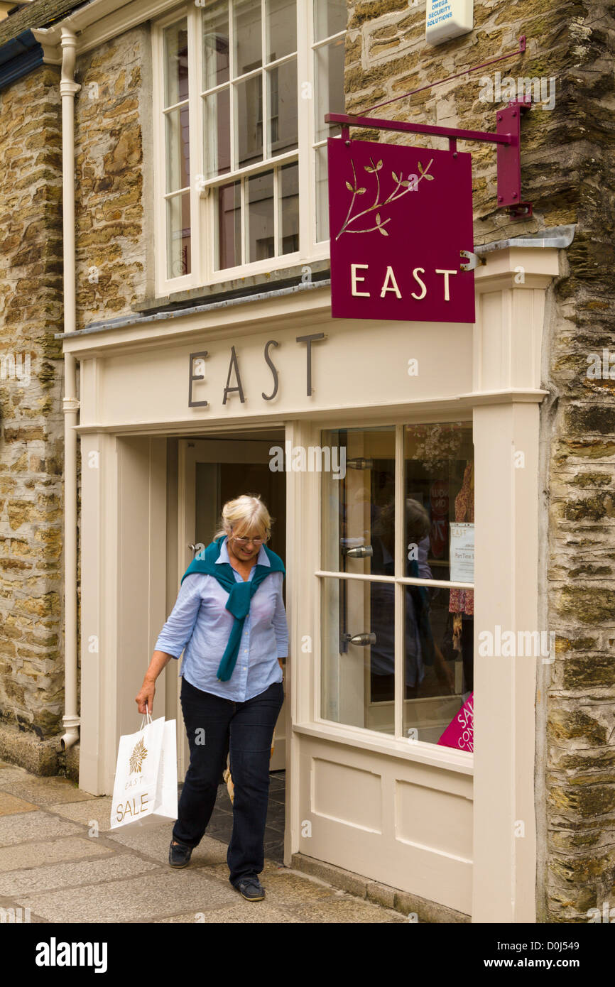 A est di moda femminile shop del marchio Foto Stock