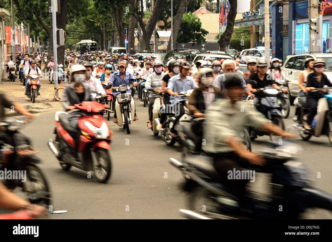 Scooter e biciclette in Ho Chi Minh City''s pomeriggio Rush Hour. Foto Stock