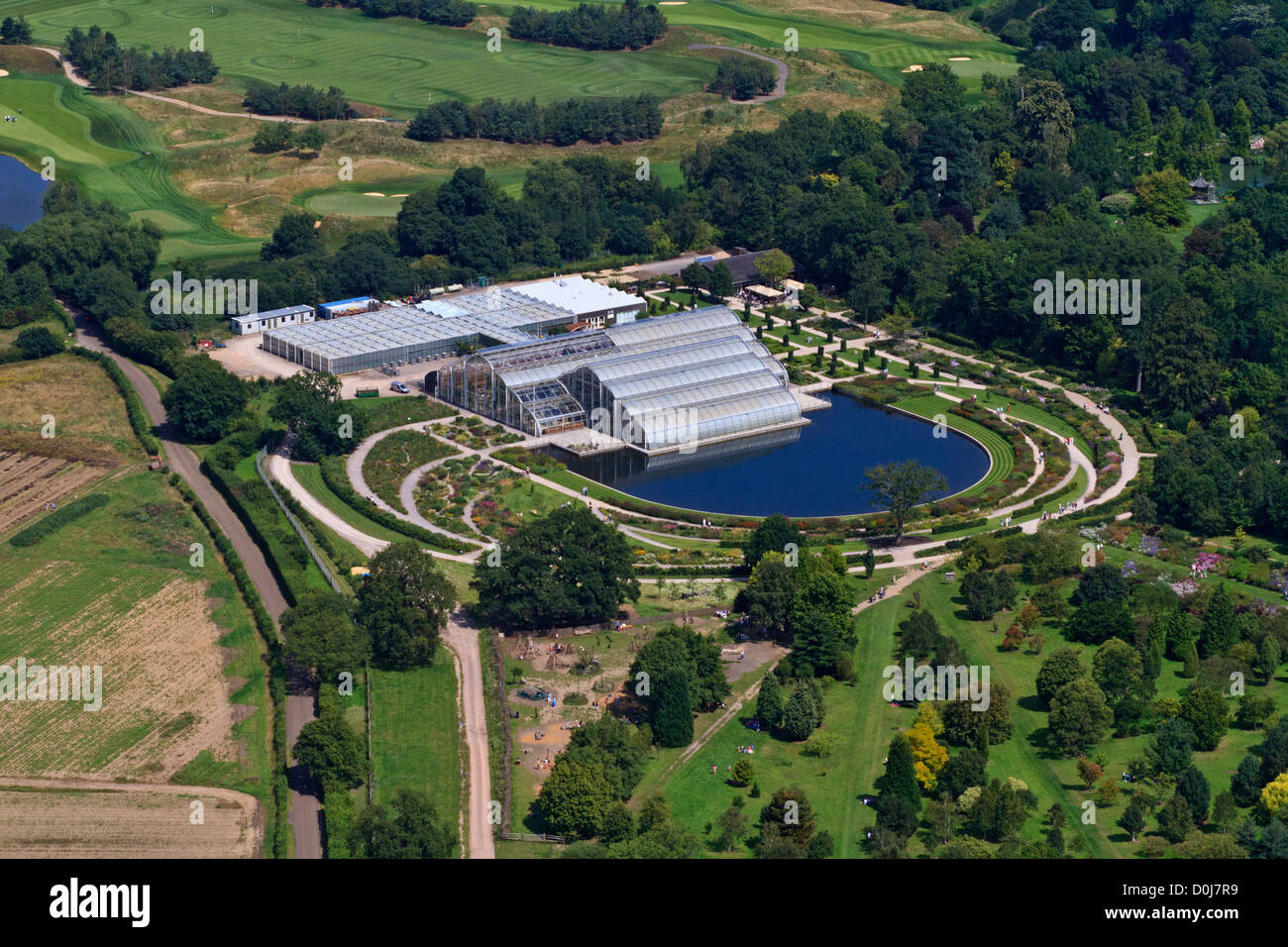 Una veduta aerea della serra che è il fulcro della Royal Horticultural Gardens at Wisley. Foto Stock