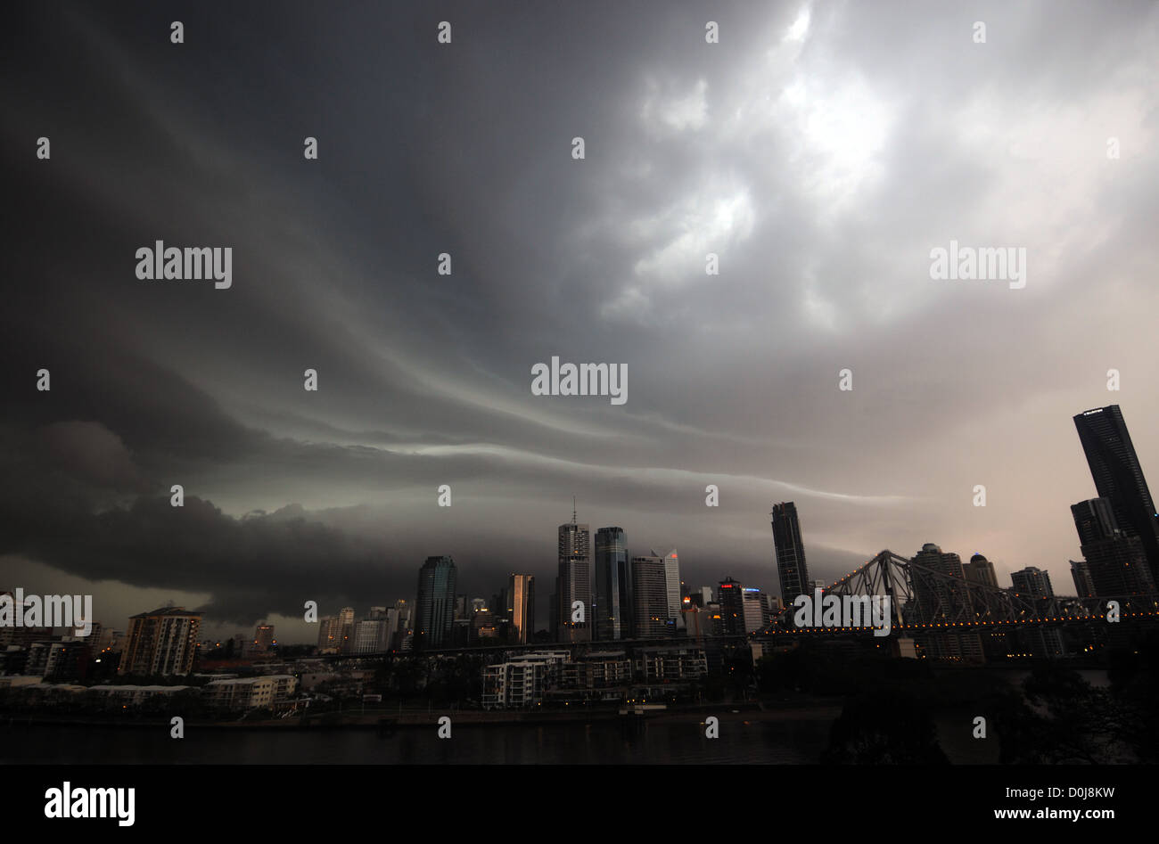 Eventi meteorologici estremi: tempesta di grandine oltre la città di Brisbane, Queensland, Australia Foto Stock