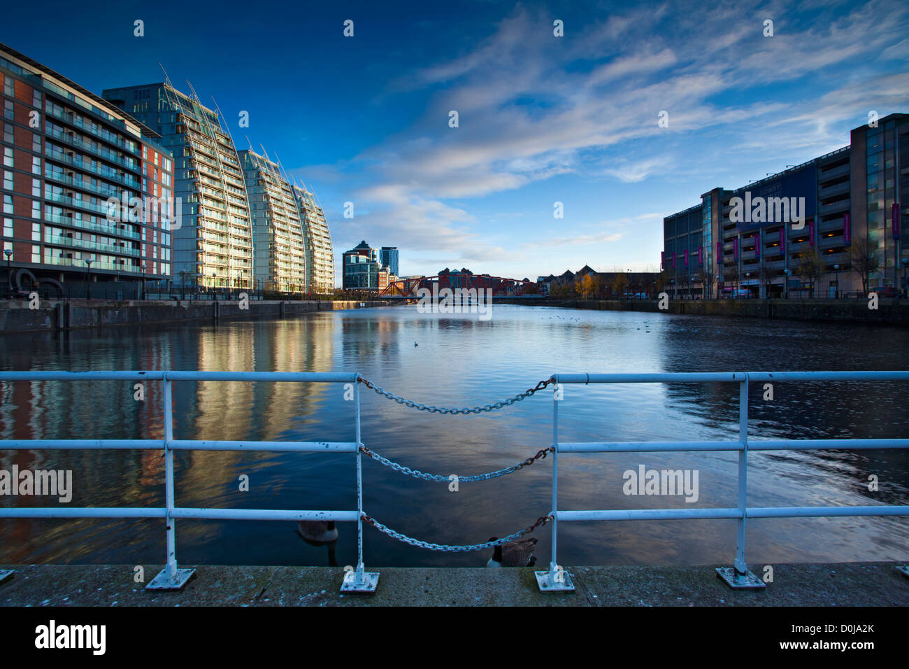 NV appartamenti situati lungo il Manchester Ship Canal a Salford. Foto Stock