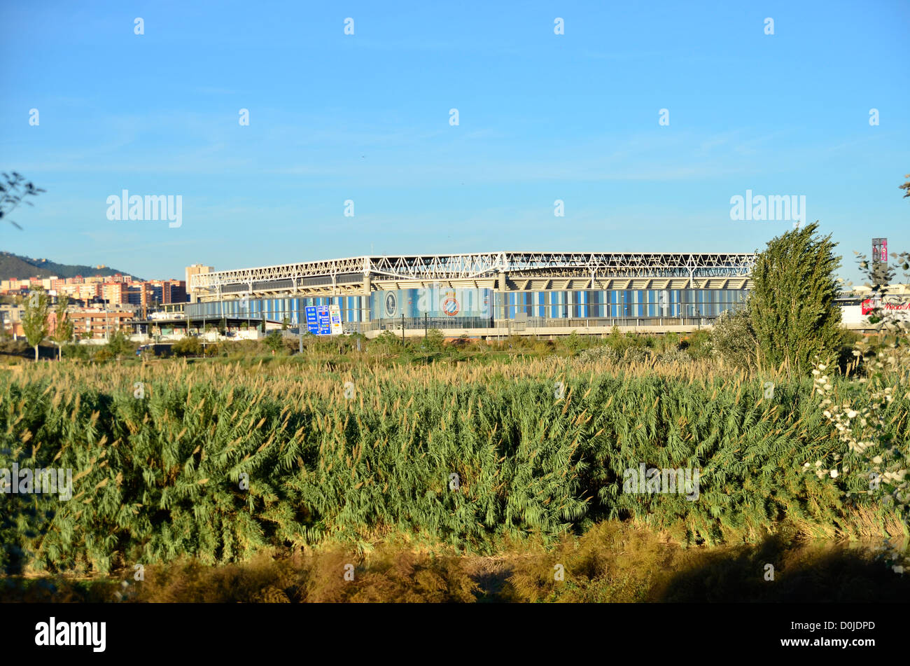 RCD Espanyol football team stadium visto dall'altro lato del fiume Llobregat, vicino a Barcellona Foto Stock