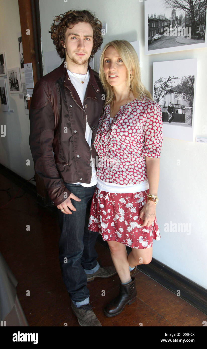Aaron Johnson e Sam Taylor-Wood il lancio di "Questo ragazzo: John Lennon in Liverpool' presso il sig. musica galleria di testa. Una mostra Foto Stock
