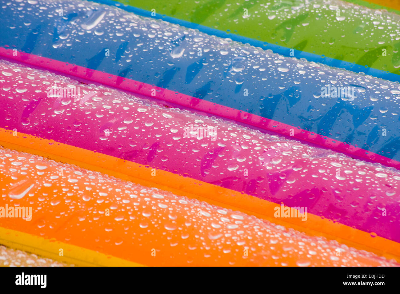 Le goccioline di acqua su un Lilo Foto Stock