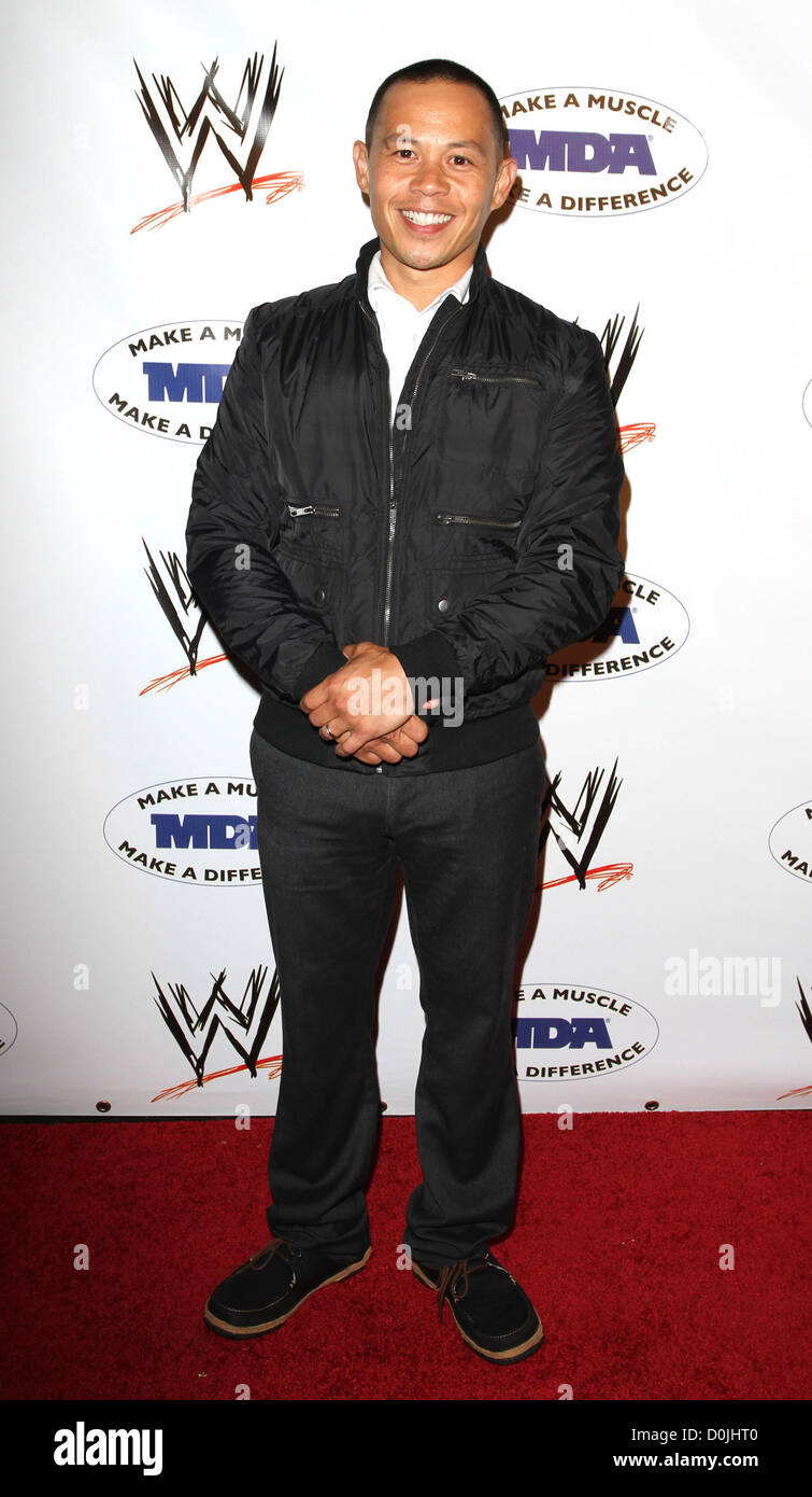 Ernie Reyes Jr WWE e l'associazione di distrofia muscolare (MDA) uniscono le forze per presentare l'annuale WWE SummerSlam Inizio Party Foto Stock