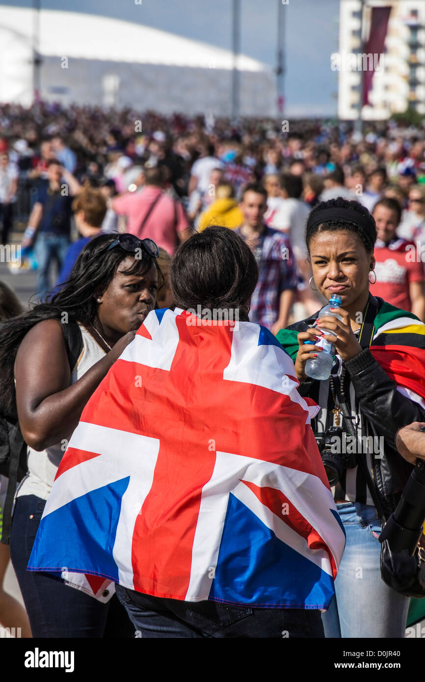 Patriottici fan dello sport a Newham. Foto Stock