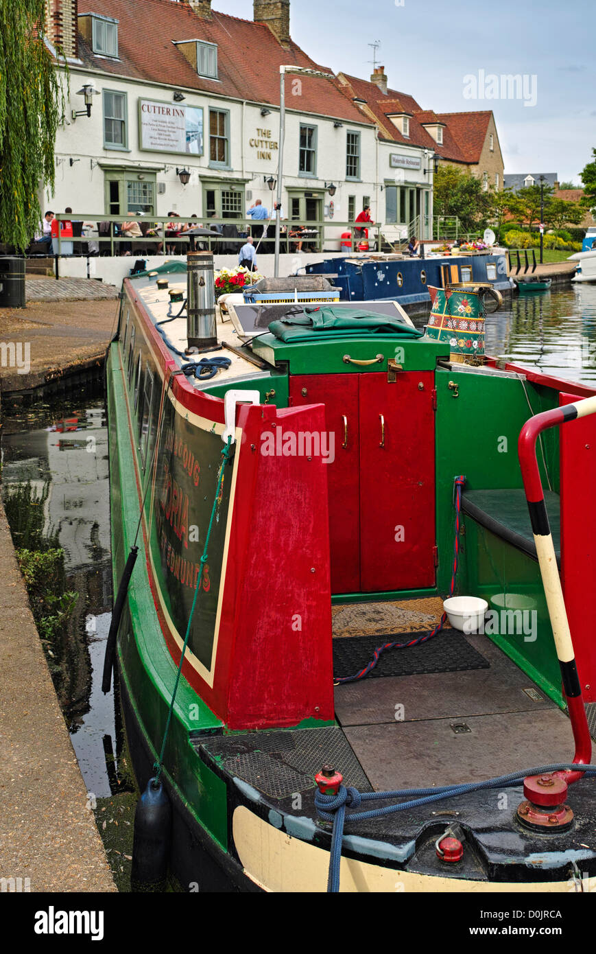 Un vecchio barcone sul fiume Ouse. Foto Stock Un vecchio barcone sul fiume Ouse. Foto Stock
