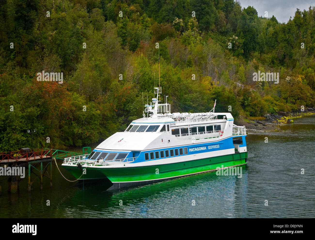 Patagonia Express catamarano ormeggiato a Puyuhuapi, regione Aisen, Cile Foto Stock