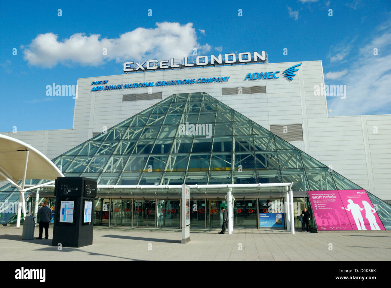 Esterno del ExCeL Londra centro esposizioni e conferenze. Foto Stock