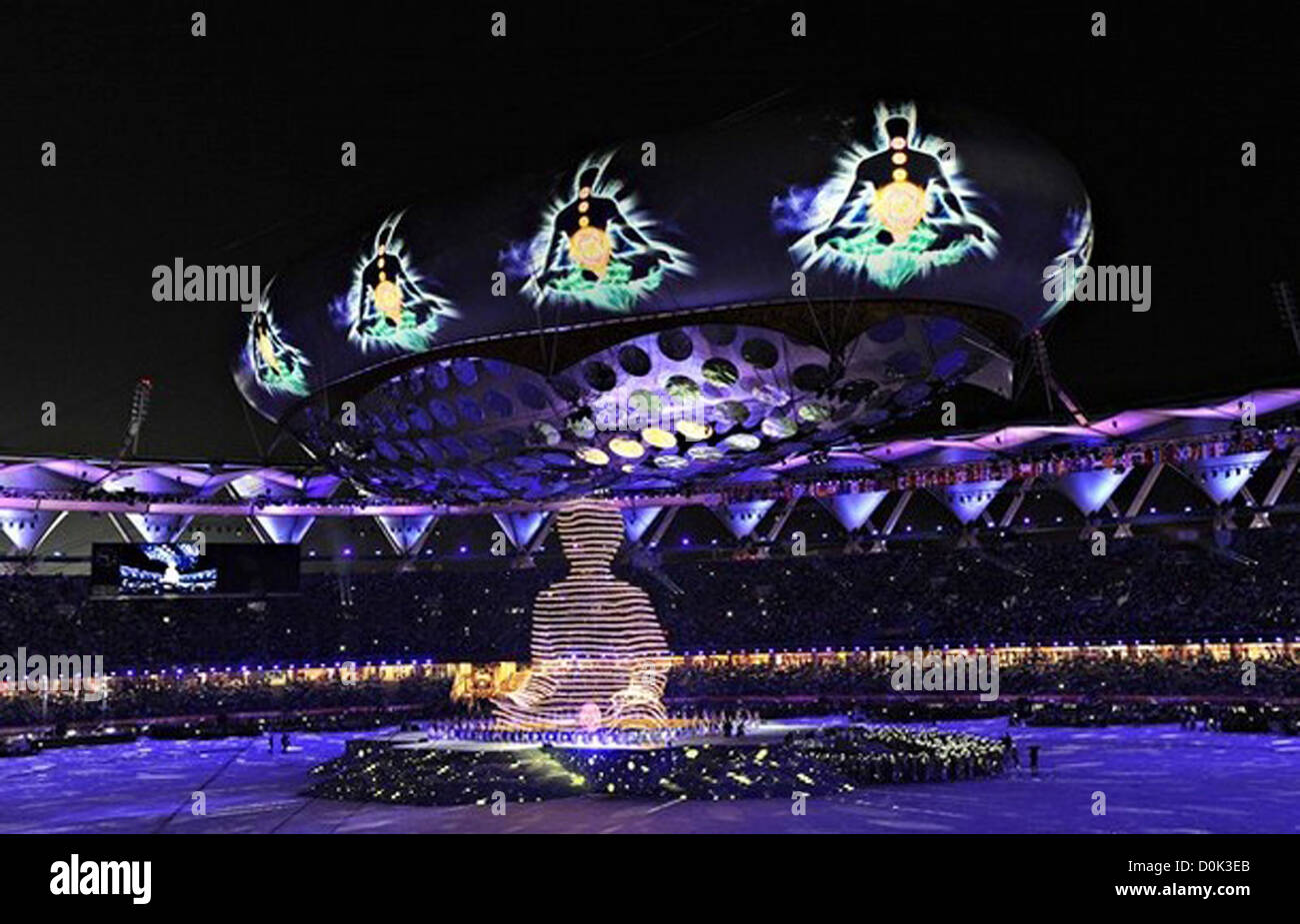 Una presentazione illuminato con un tema di meditazione è visto durante il XIX Giochi del Commonwealth alla cerimonia di apertura per le Foto Stock