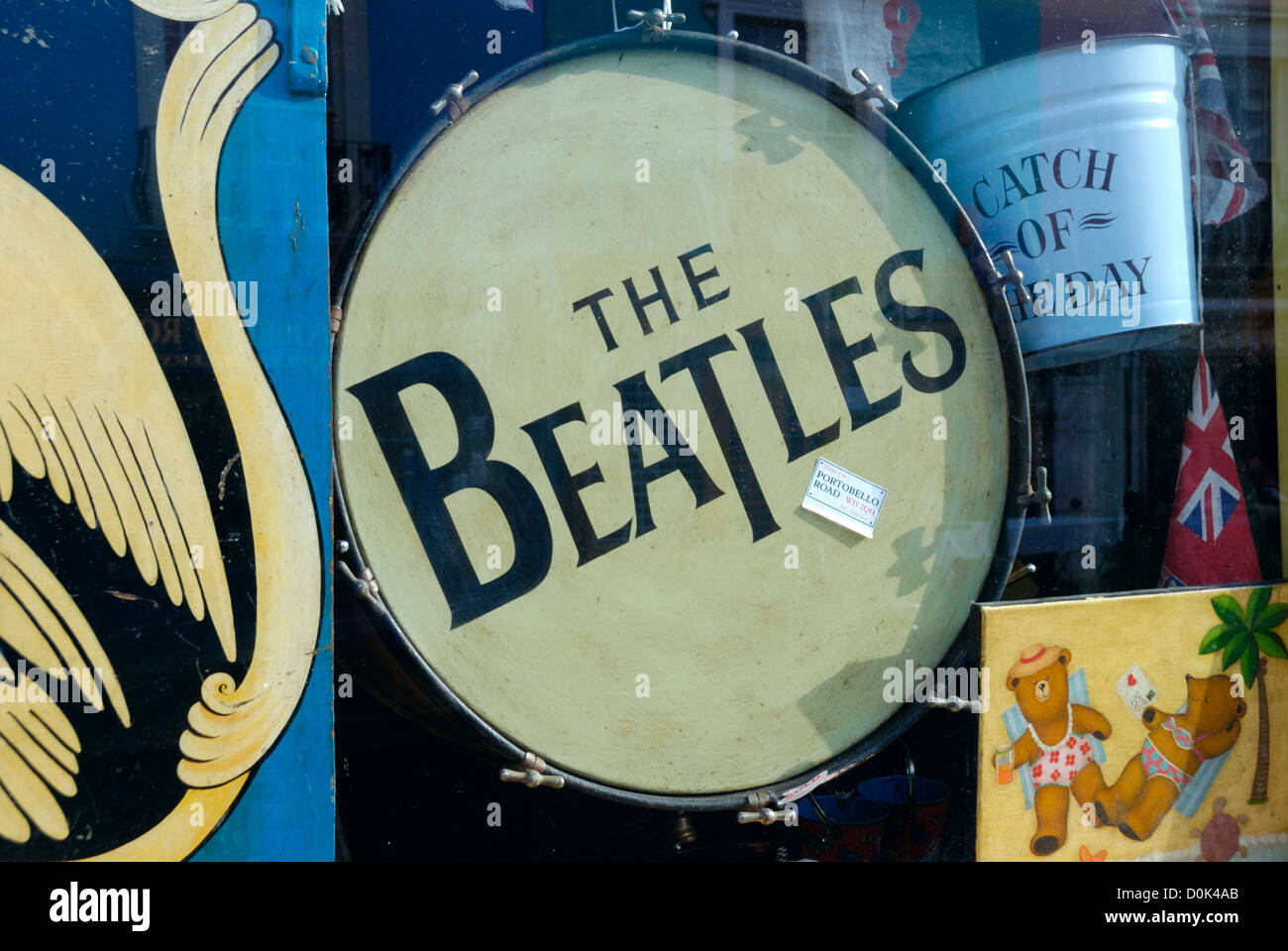 Un tamburo dei Beatles in un negozio di antiquariato. Foto Stock