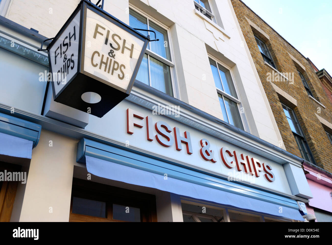 Esterno di un tradizionale pesce e chip shop. Foto Stock