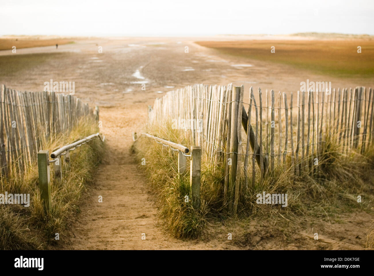 Una spiaggia vuota a Holkham in Norfolk. Foto Stock