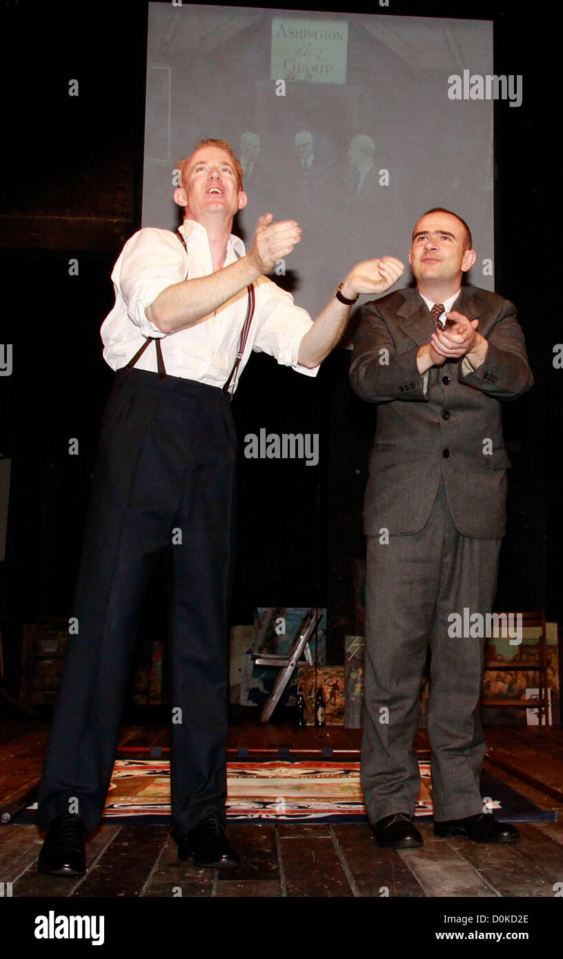 Ian Kelly e Christopher Connel la serata di apertura della produzione di Broadway di 'The Pitmen Painters' alla Samuel J. Foto Stock