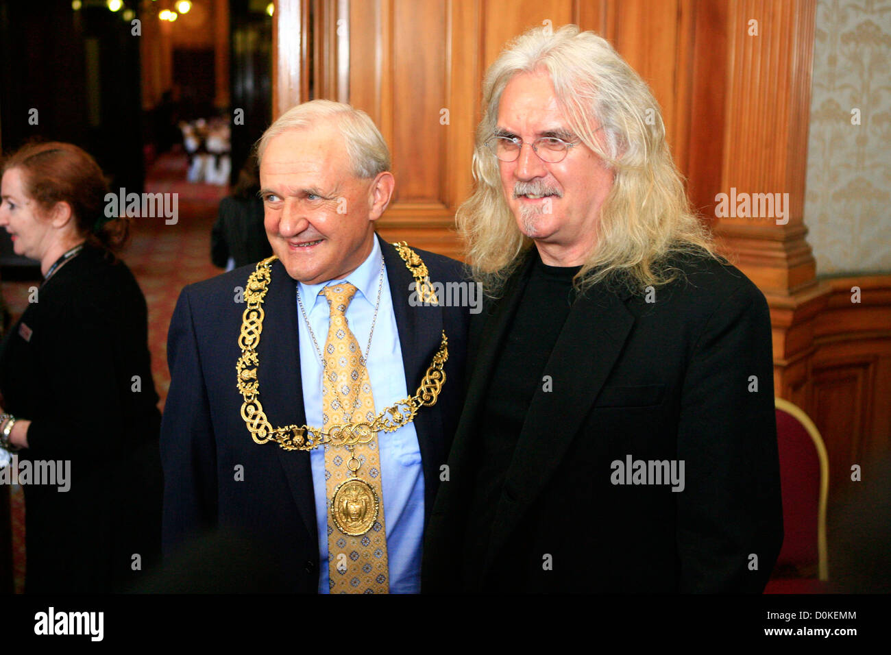 Billy Connolly, con Lord Provost Bob inverno, al City Chambers per ricevere la libertà di Glasgow Glasgow, Scozia - Foto Stock