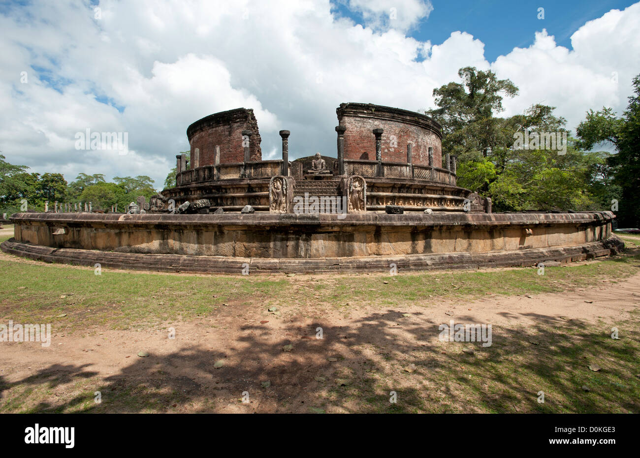 La circolare Vatadage reliquia house una pietra scolpita edificio all'antica città di Polonnaruwa Sri Lanka Foto Stock