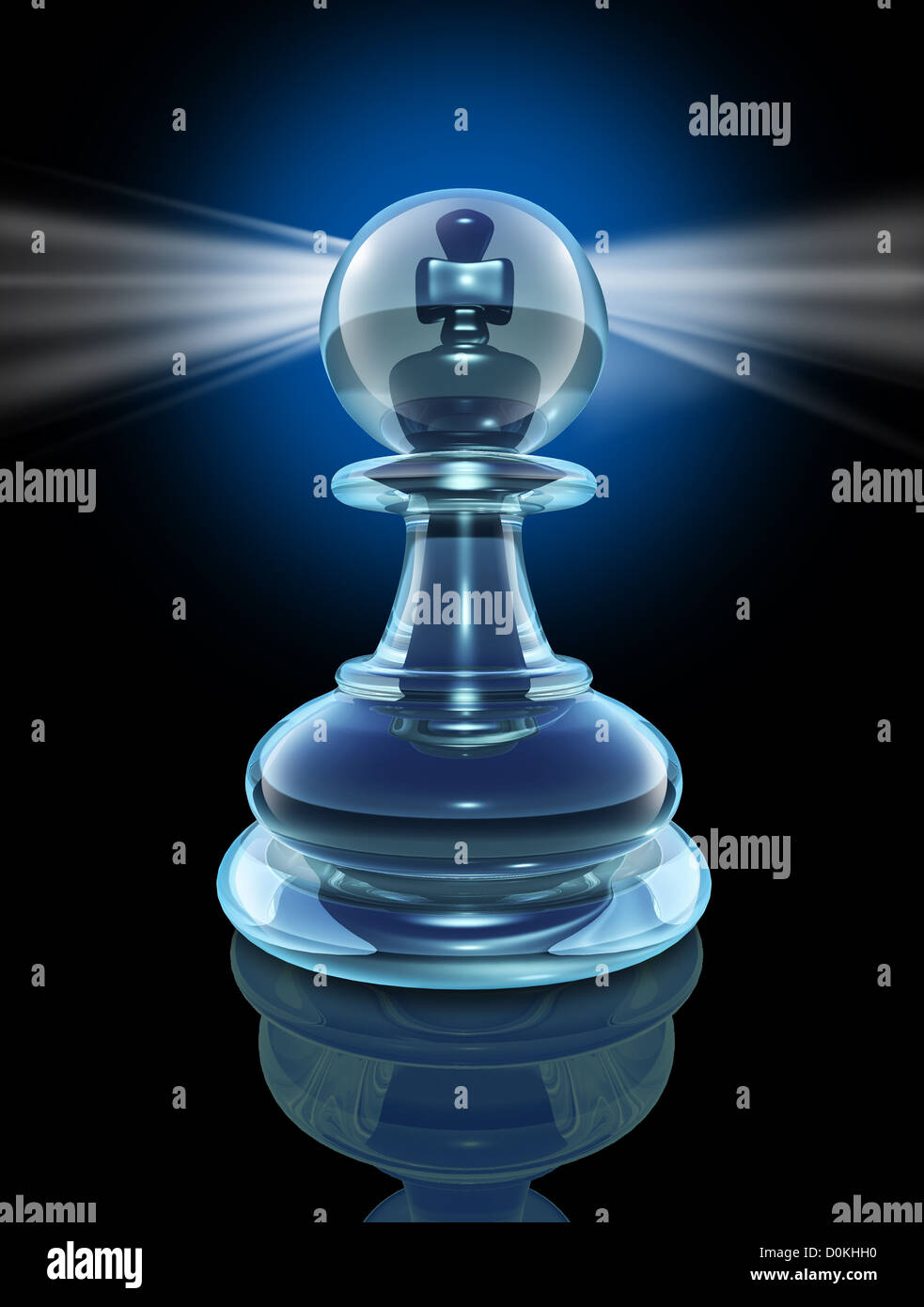 Potenziale interno e la potenza all'interno di trasformare in un grande leader guardando dentro come un vetro trasparente pedina di scacchi con Foto Stock