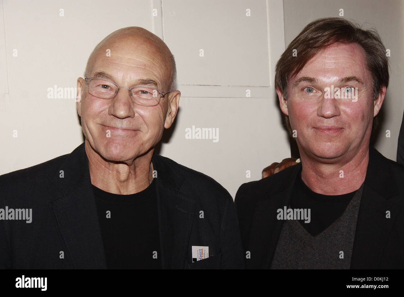 Patrick Stewart e Richard Thomas notte di chiusura della produzione di Broadway di "razza" la Barrymore Theatre - backstage nuovo Foto Stock