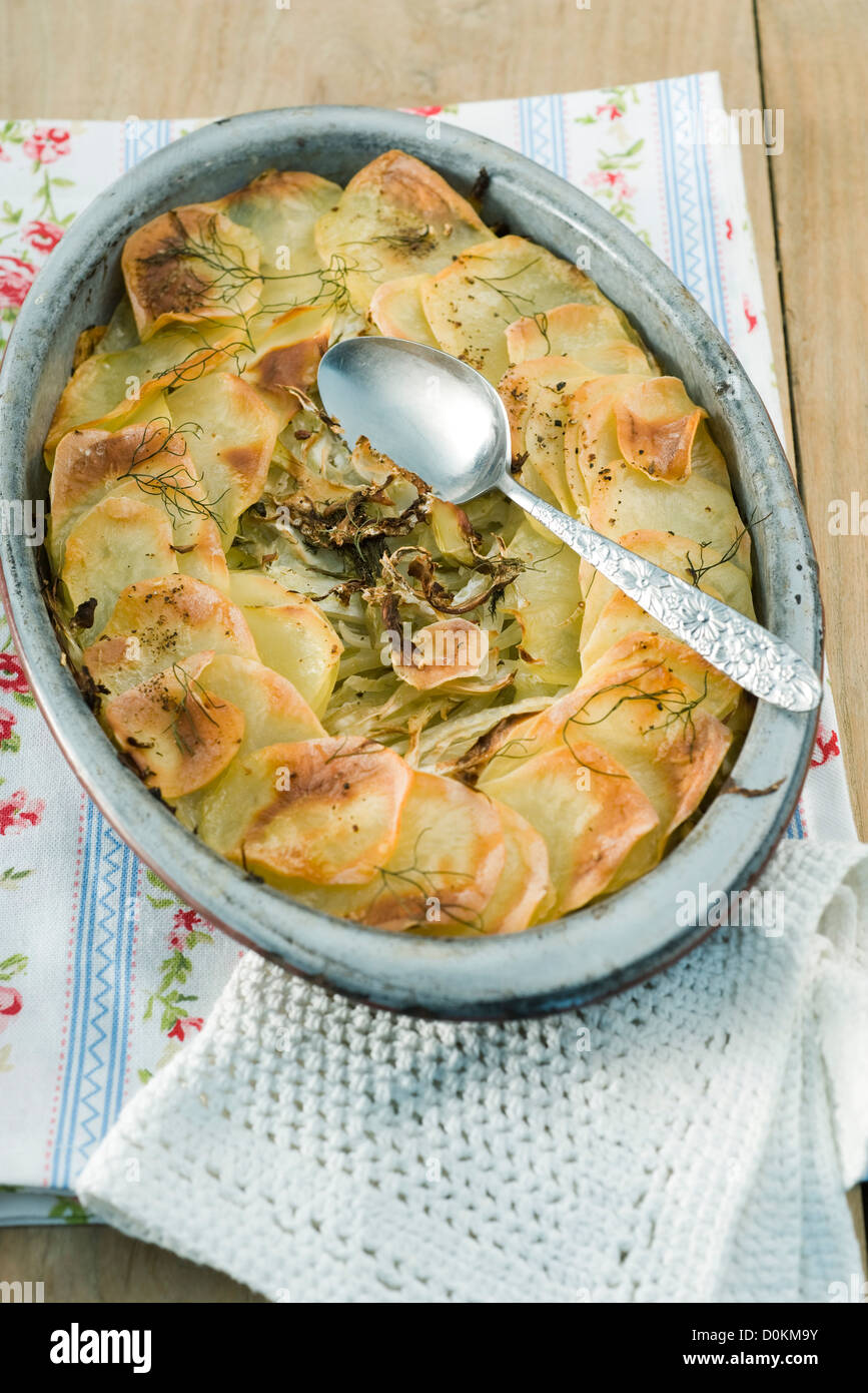 Il finocchio e patate gratinate Foto Stock