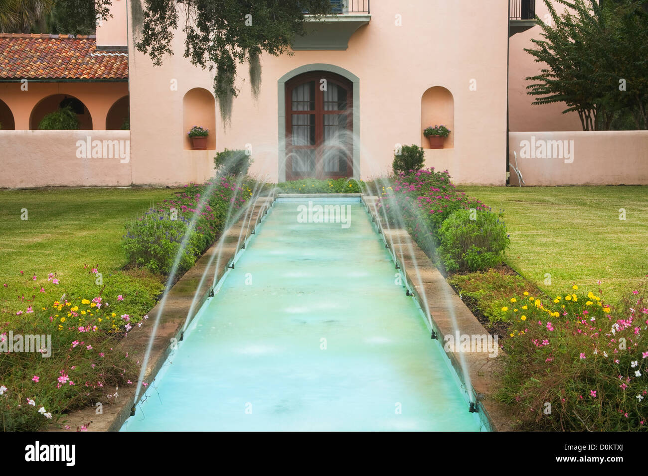 GA00113-00...GEORGIA - Fontana laghetto di fronte a Villa Marianna nel distretto storico di Jekyll Island. Foto Stock