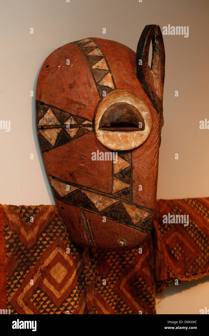 Un africano scolpito in legno maschera Foto Stock