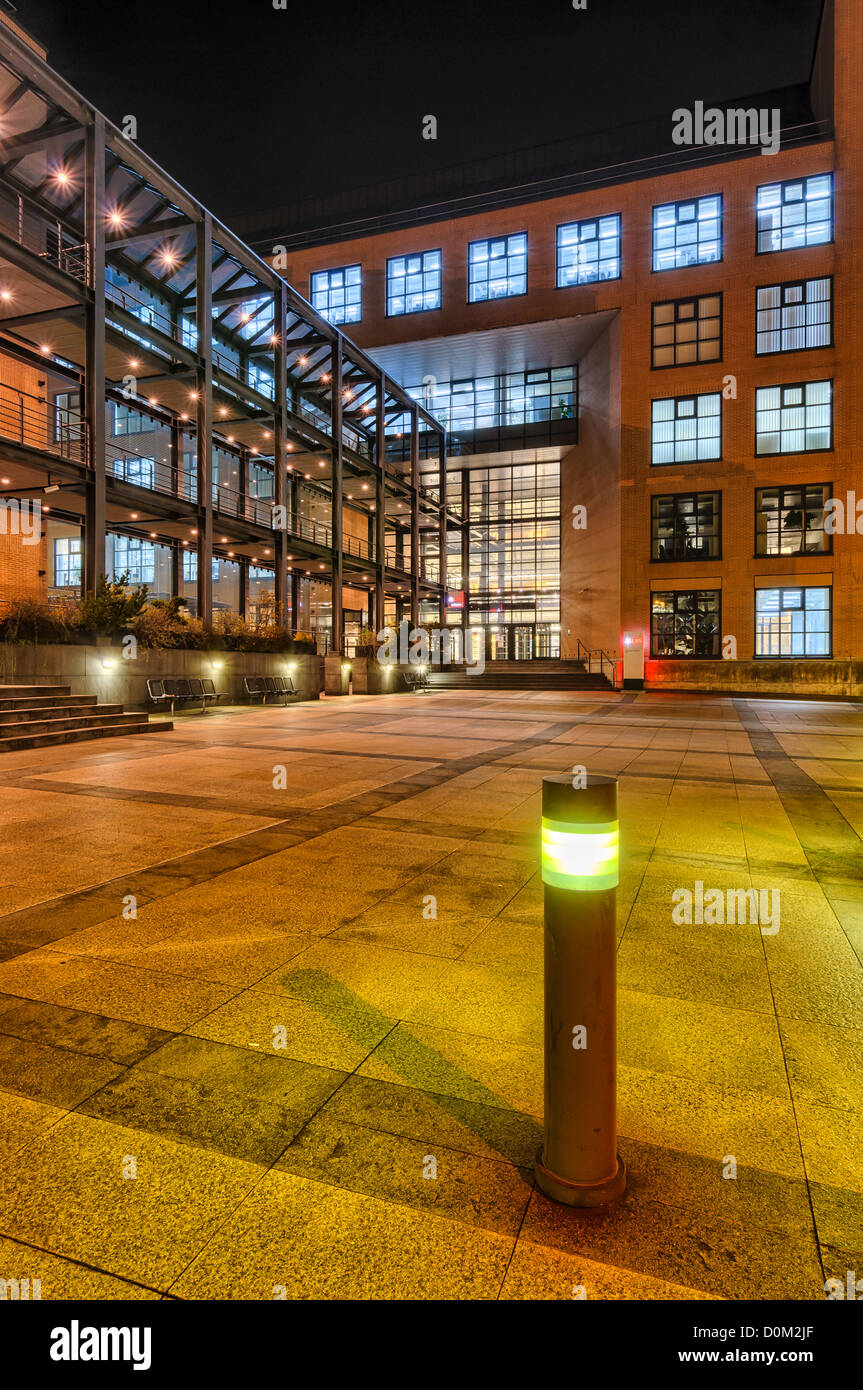 UBS Bank Edilizia Architettura a Zurigo alla notte. Versione HDR. Foto Stock