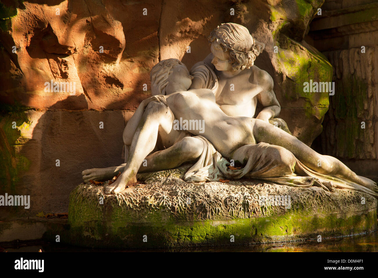 Statua di Aci e Galatea nella fontana Medeci, Jardin du Luxembourg, Parigi Francia Foto Stock