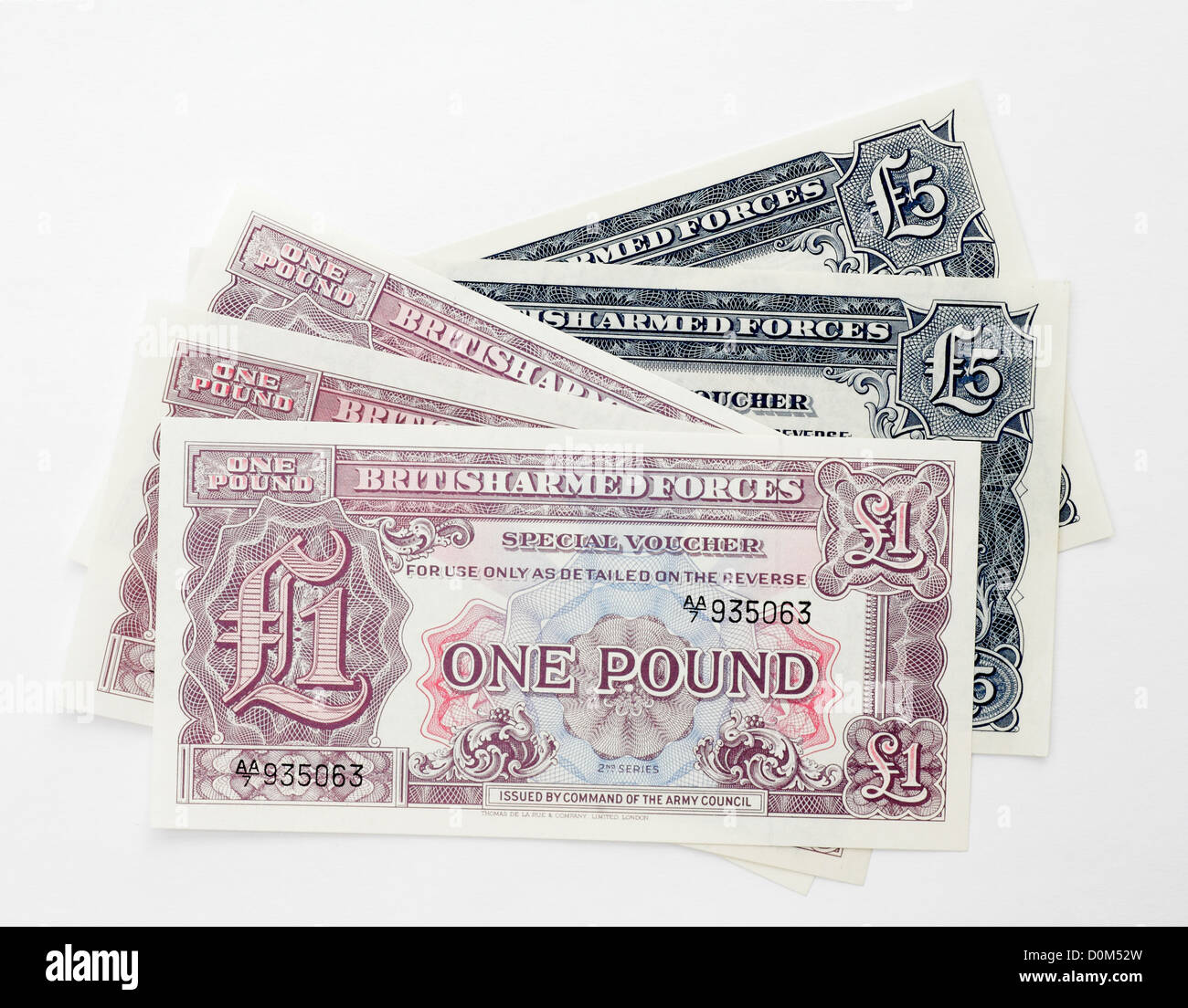 Forze Armate britanniche token denaro in valuta le banconote emesse solo per uso in Naafi e altri servizi negozi. Foto Stock