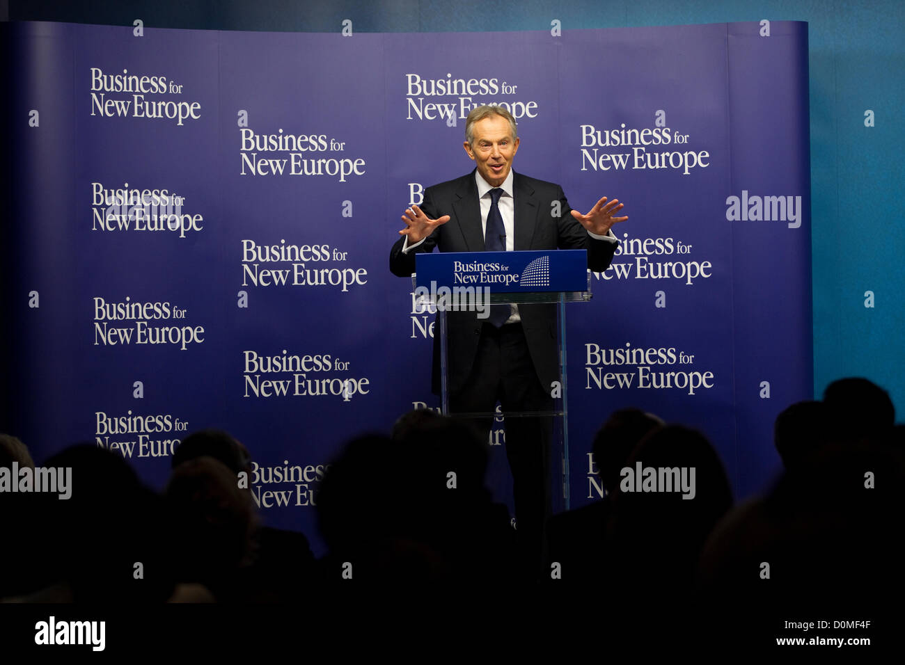 Business per la nuova Europa, il Royal Institute of International Affairs, Chatham House, London, Regno Unito. 28.11.2012 Il Rt. L'on. Tony Blair dà un discorso "l'Europa, Gran Bretagna, Business - al di là delle crisi" presso il Royal Institute of International Affairs, Chatham House a Londra. Foto Stock