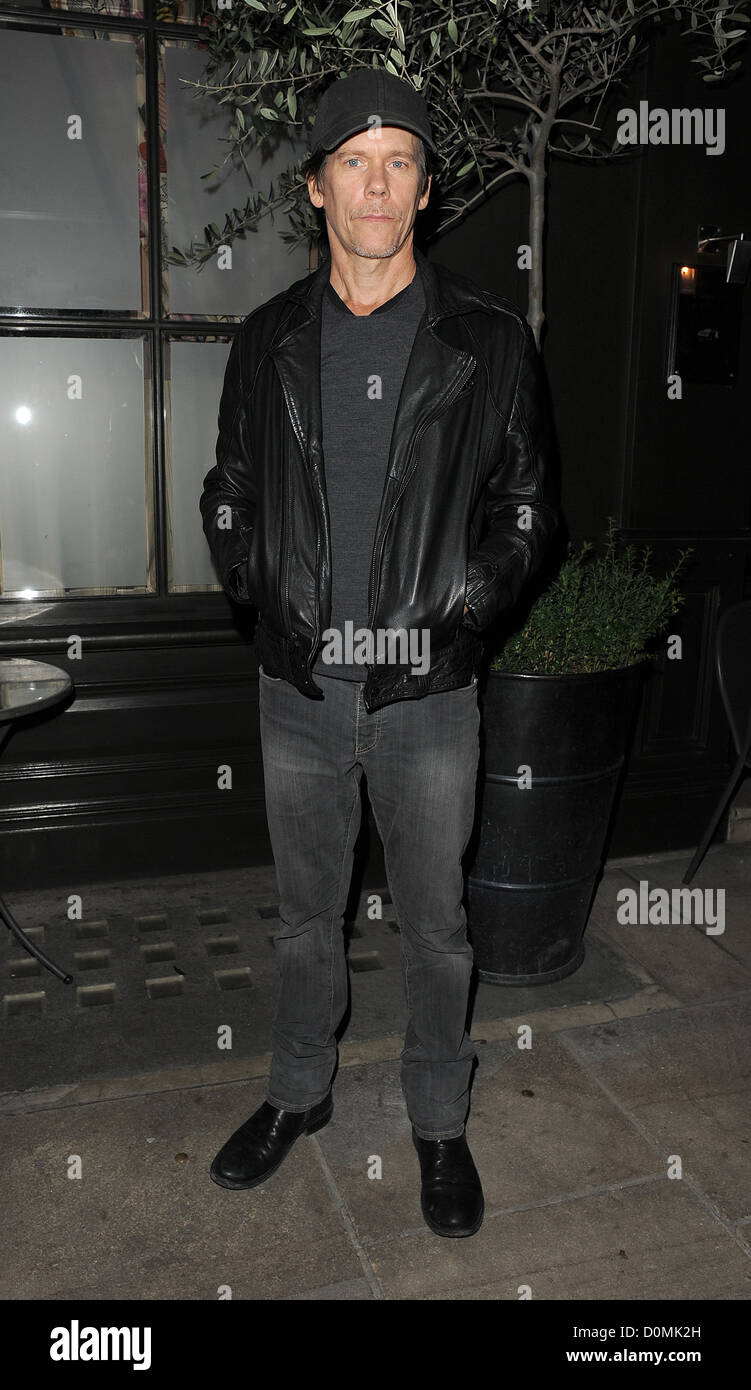 Kevin Bacon arrivando al suo hotel, che appaiono piuttosto scarno. Londra, Inghilterra - 23.08.10 Foto Stock