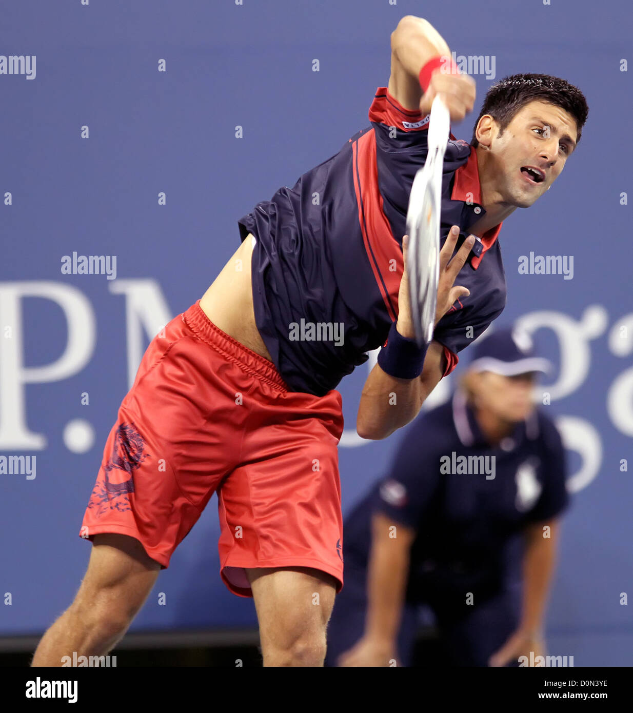 Novak Djokovic (SRB) durante i suoi uomini singoli match contro Philipp Petzschner (GER) al giorno 4 del 2010 US Open Tennis Foto Stock