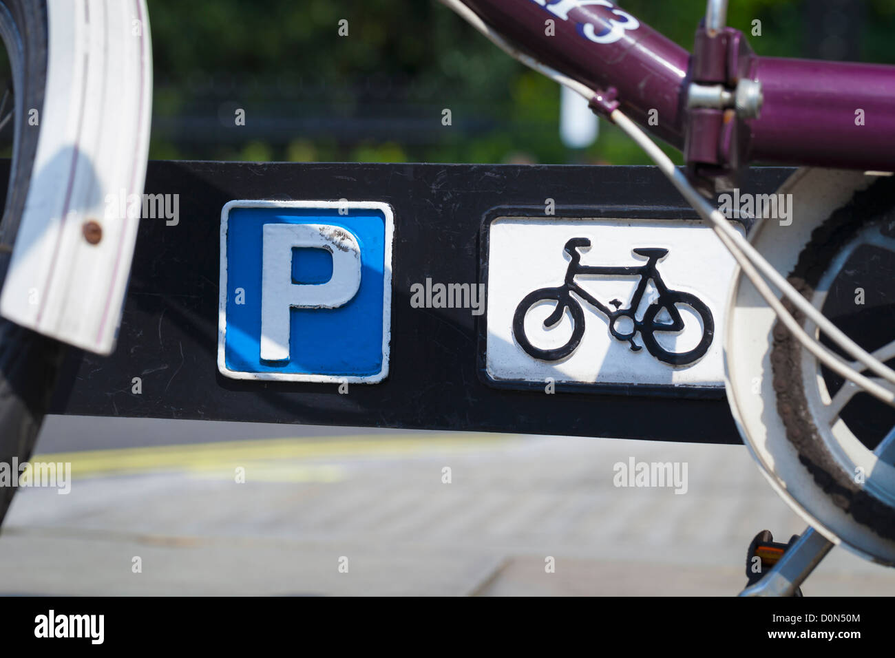 Ciclo posto parcheggio segno, Londra, Inghilterra Foto Stock