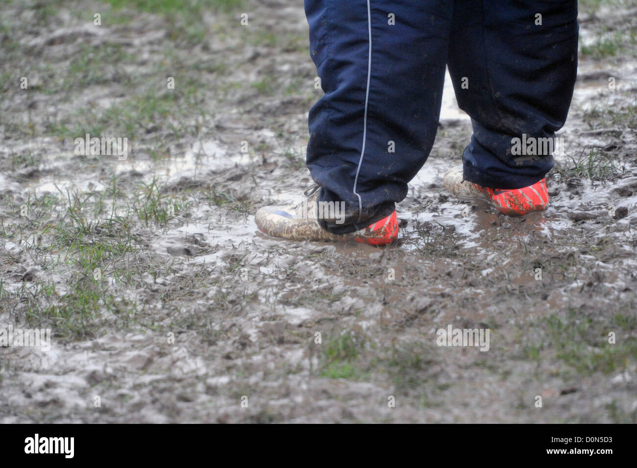 Sport rugby football pozza di fango campo via suit Foto Stock