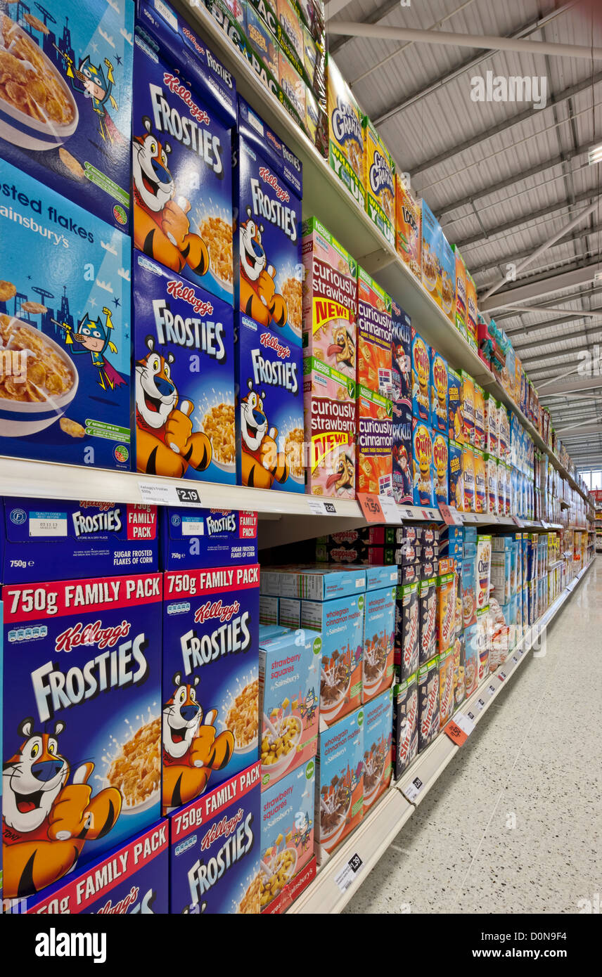 Visualizzazione dei pacchetti di cereali in un supermercato Foto Stock