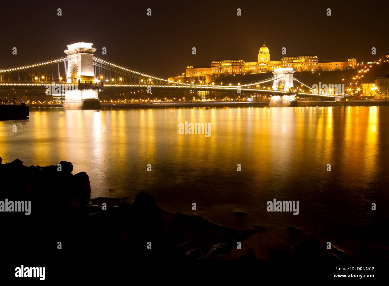 Il Ponte della Catena di notte a Budapest Ungheria Foto Stock