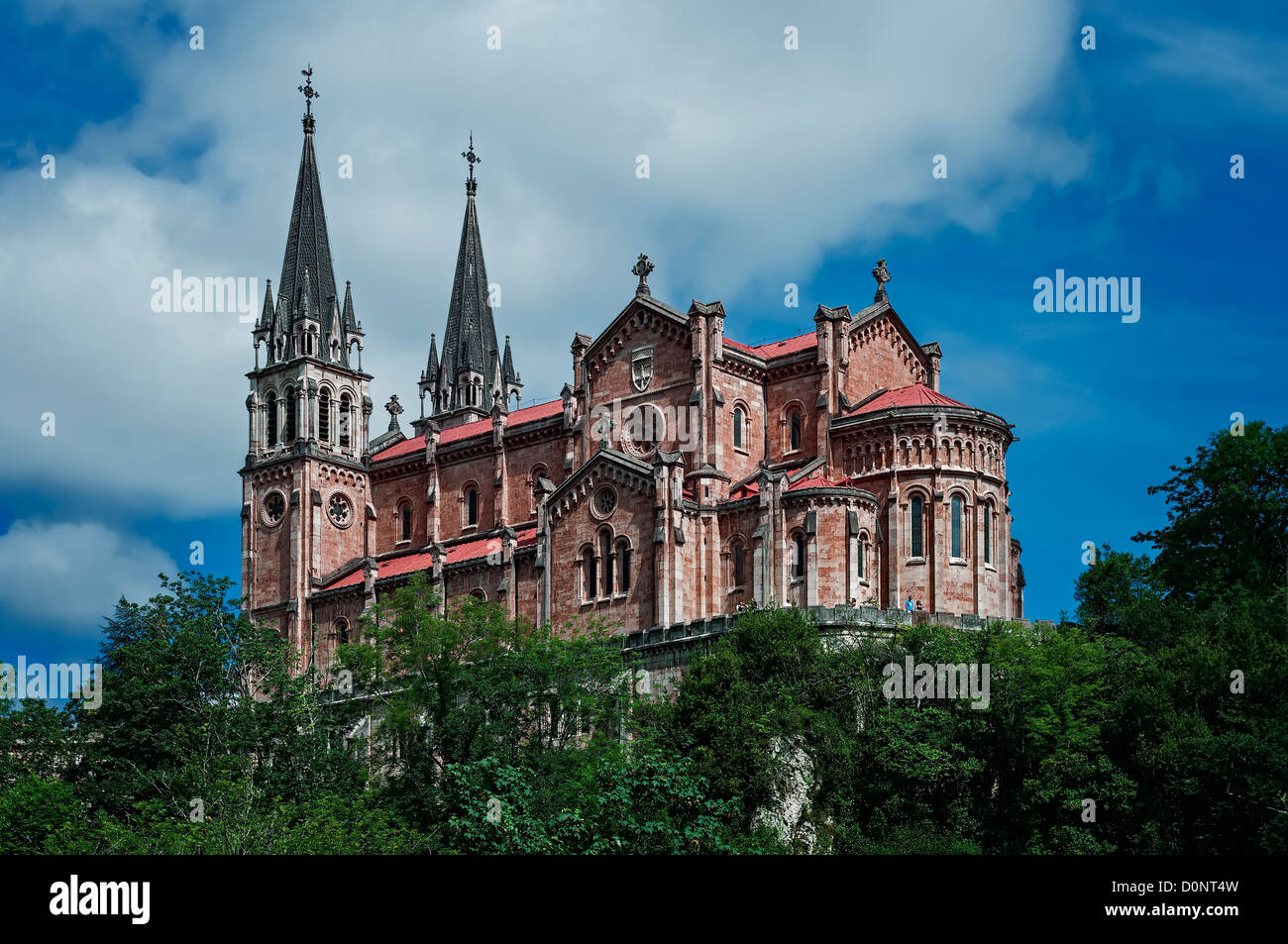 La Basilica di Santa María la Real, Covadonga, religione cattolica, Asturias, Spagna, Europa Foto Stock