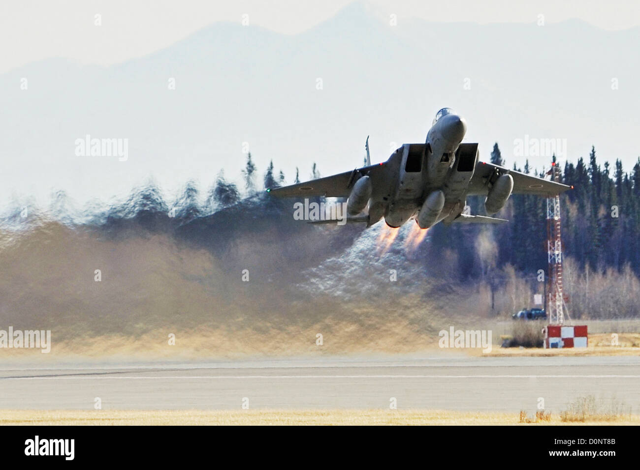 Un F-15 Giappone autodifesa Aria forza prende il cielo durante Flag-Alaska rosso il 9 ottobre 2009 Eielson Air Force Base Alaska. Rosso Foto Stock