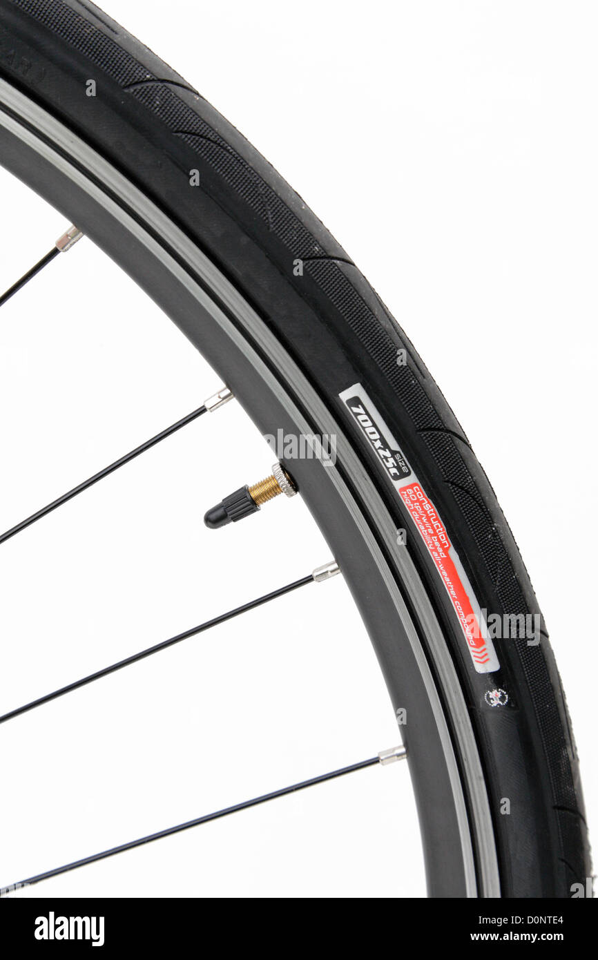 Ruota di bicicletta pneumatici valvola presta raggi nipplo cerchio  bicicletta da corsa stretta sezione aero Foto stock - Alamy