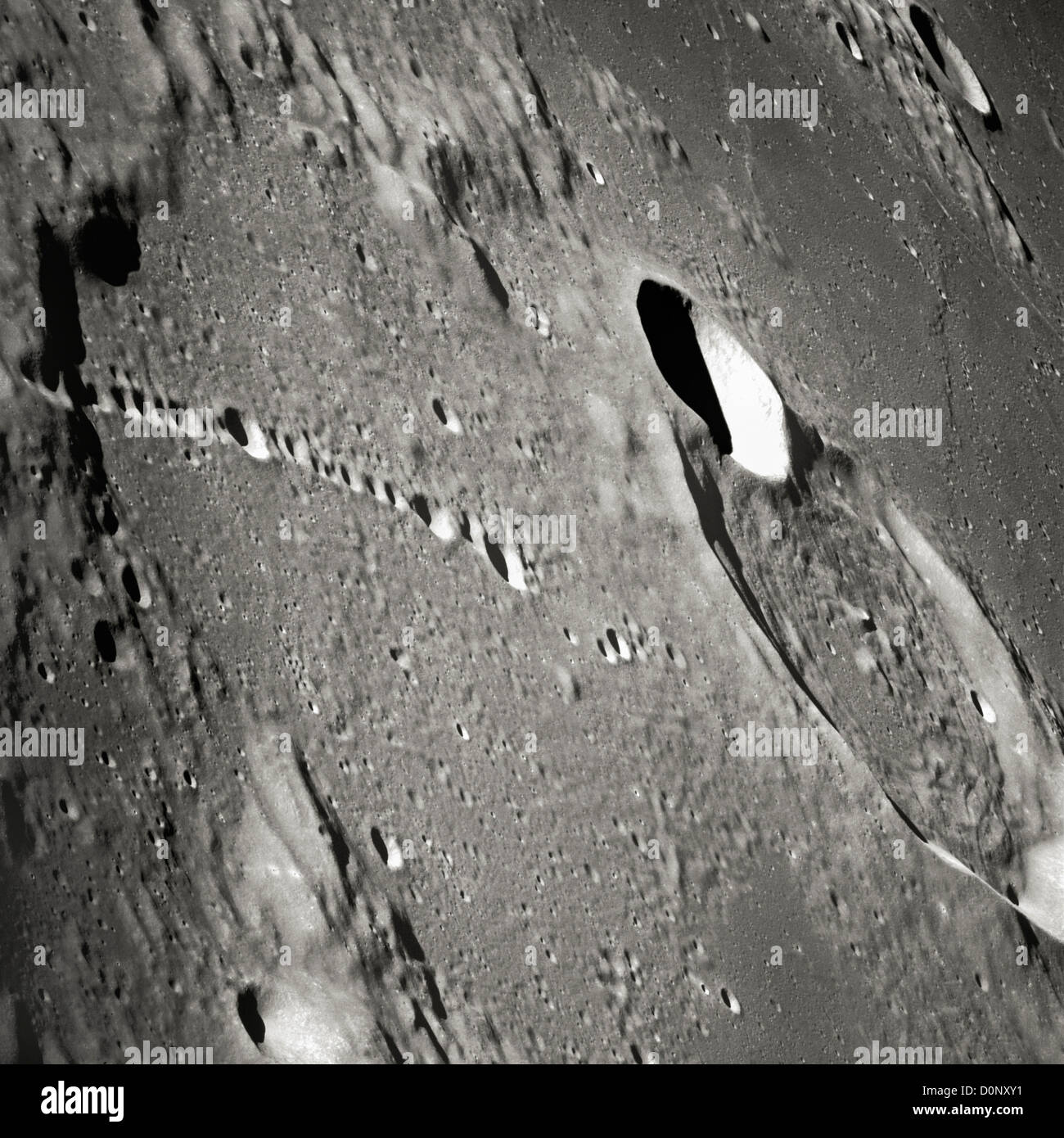 Apollo 12 - una strana stringa di crateri della luna Foto Stock