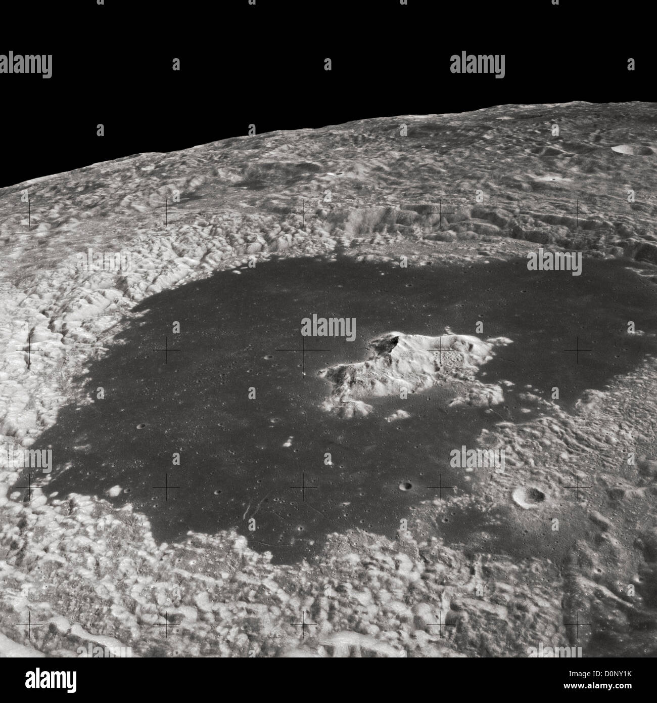 Apollo 15 - Una vista ravvicinata del cratere Tsiolkovsky Foto Stock