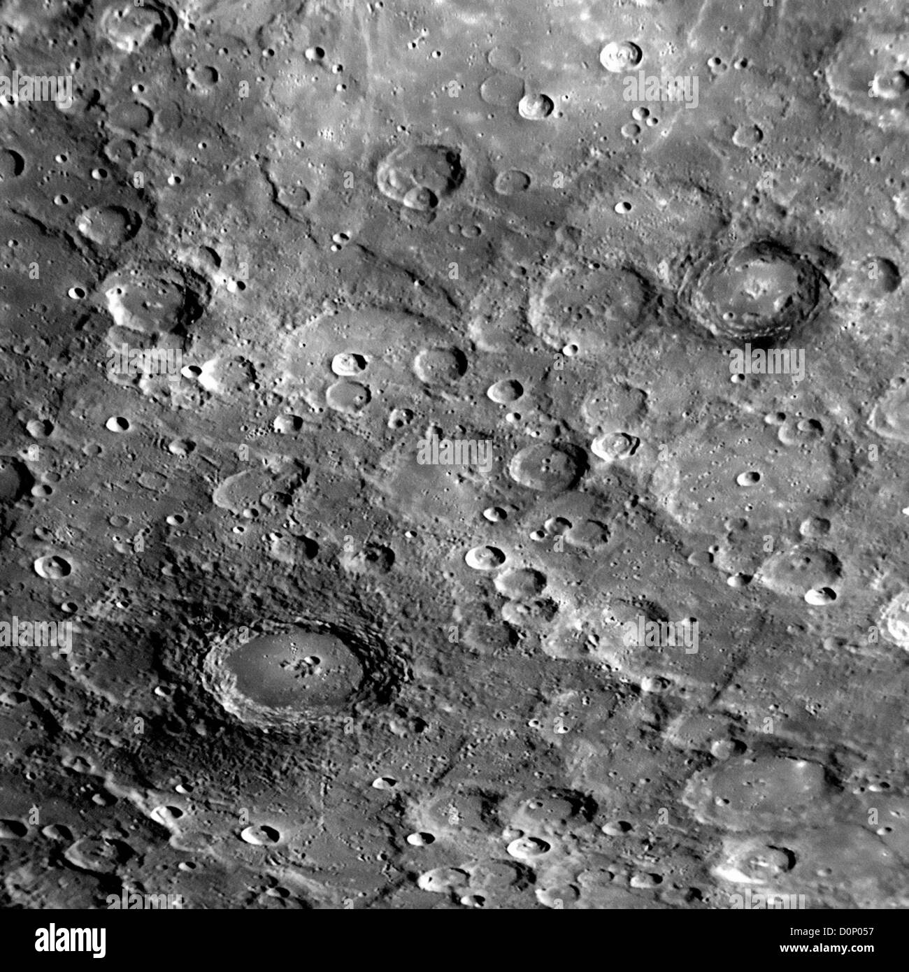 Dark-Haloed Cratere visto da Messenger Foto Stock