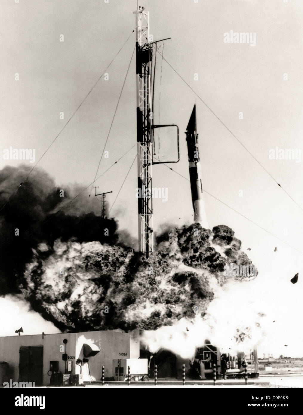 Razzo Vanguard esplode sulla rampa di lancio Foto Stock
