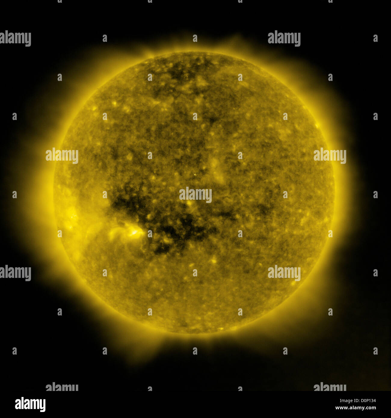 Il buio foro coronale in Sun è " APERTO " area magnetica attraverso il quale il vento solare segue visto in questa visualizzazione Solar Heliospheric Foto Stock