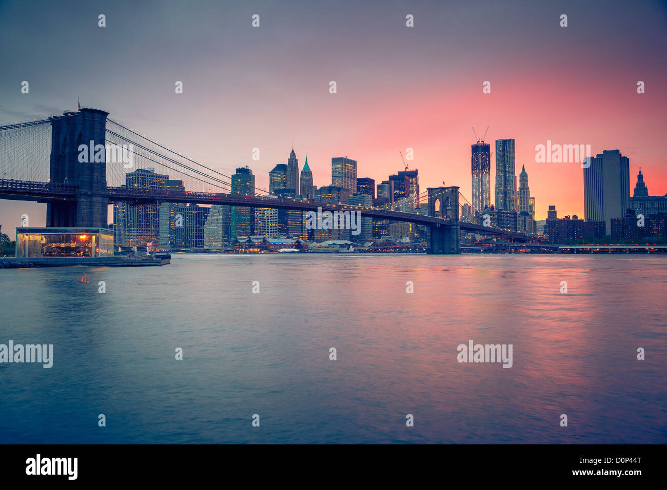 Il ponte di Brooklyn al tramonto, New York City Foto Stock